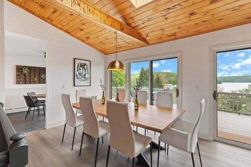 Lakeview House: Hot Tub, Speakeasy, Firepit, Gameroom