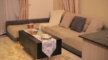 Family Apartment, City View | Living area
