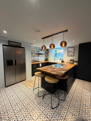 Private kitchen - Beautiful home in the heart of Chapel Allerton, on a peaceful tree lined street (Leeds)