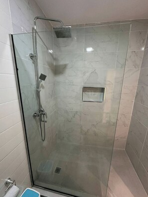 Produtos de toalete biodegradáveis, toalhas de banho, sabonete 