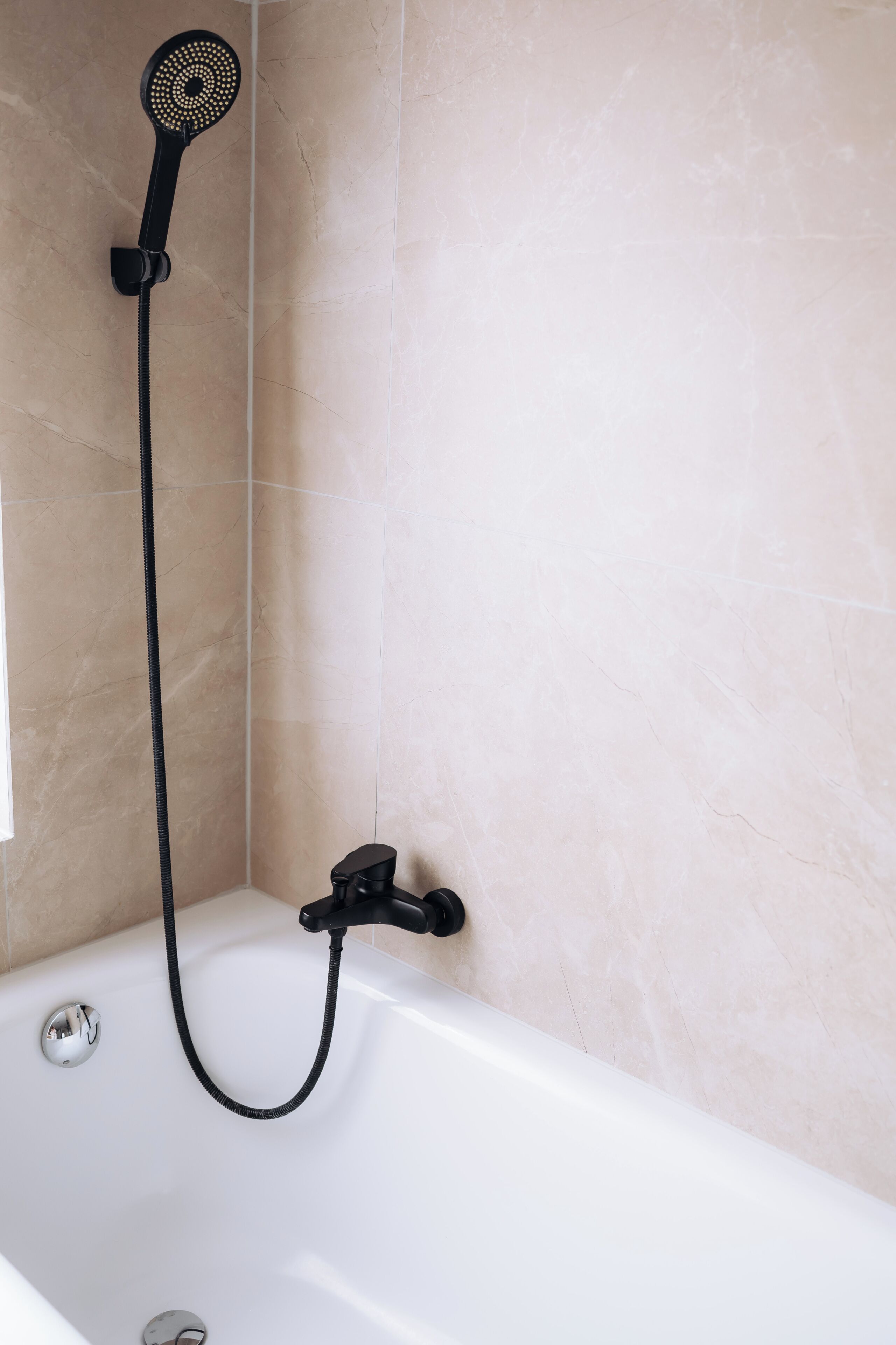 Haartrockner, Bidet, Handtücher, Seife