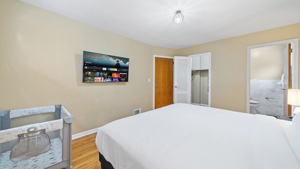 Room - Spacious Modern Duplex | Minutes from NYC (Bayonne)