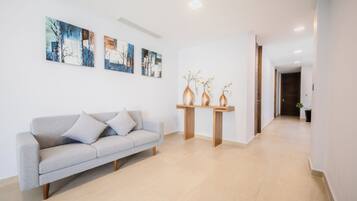 Villa, vista a la playa, frente al mar | Caja de seguridad en la habitación, cortinas blackout y insonorización
