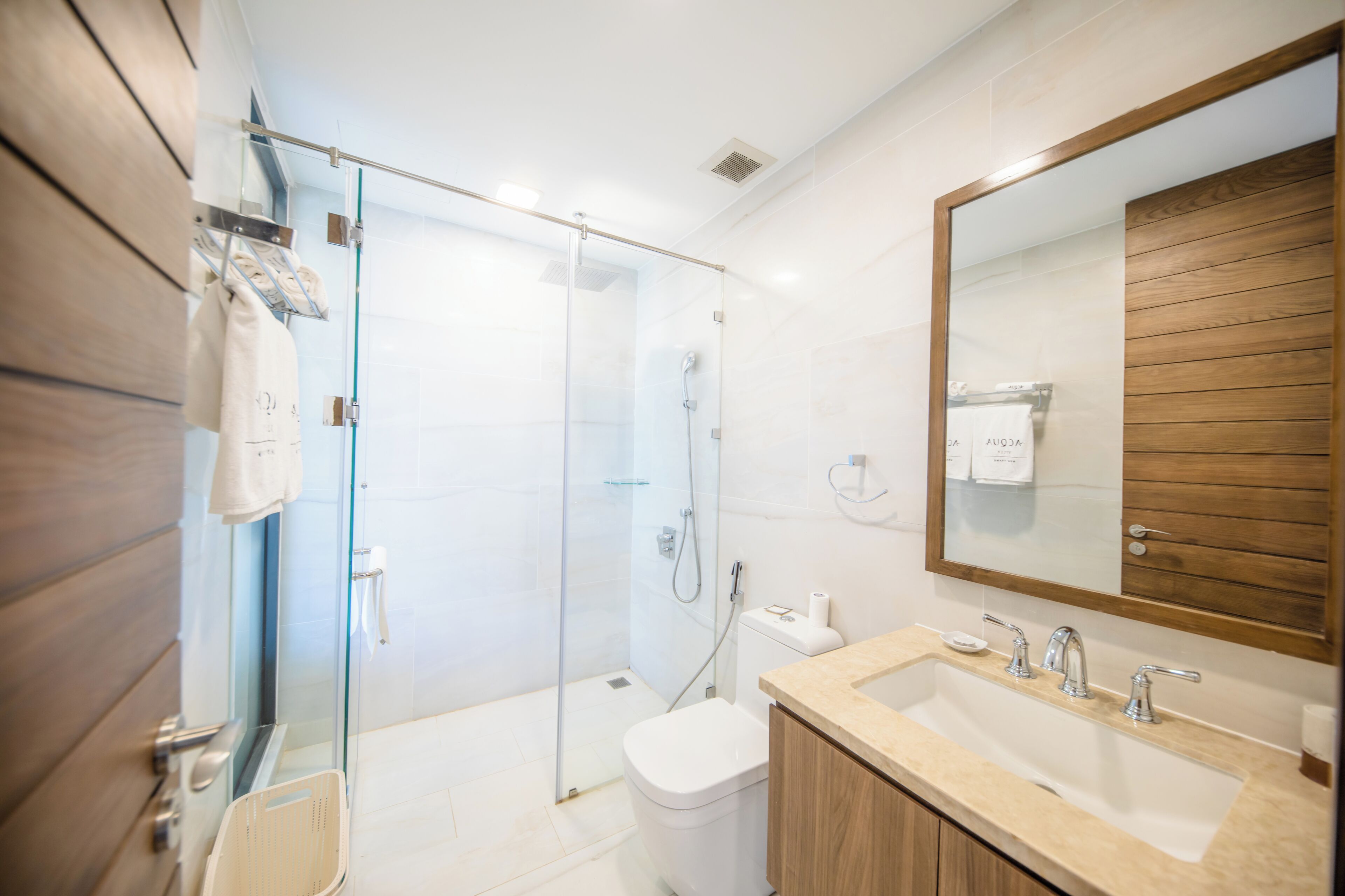 Villa, 4 habitaciones | Baño | Zapatillas