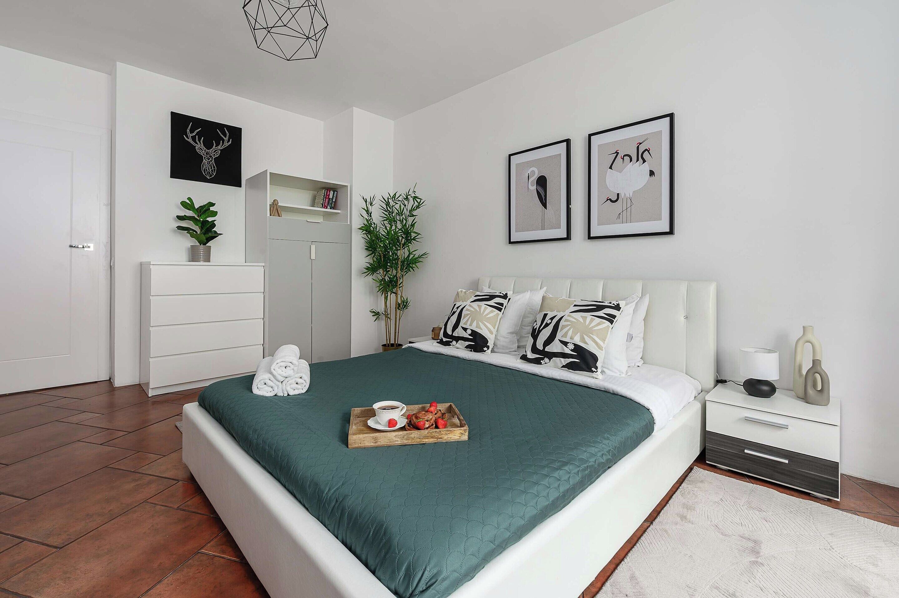 Apartment | 3 bedrooms, laptop workspace, iron/ironing board, bed sheets