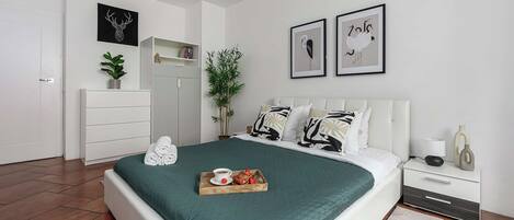 Apartment | 3 bedrooms, laptop workspace, iron/ironing board, bed sheets