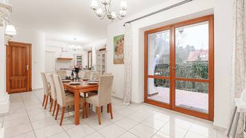 House | Dining