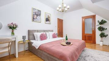 House | 5 bedrooms, laptop workspace, iron/ironing board, bed sheets