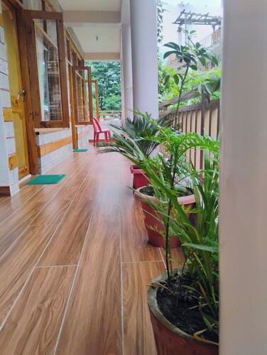 Fantastic 4-bedroom lodge in delightful Manali for your getaway