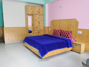 4 dormitorios, tabla de planchar con plancha, wifi y ropa de cama