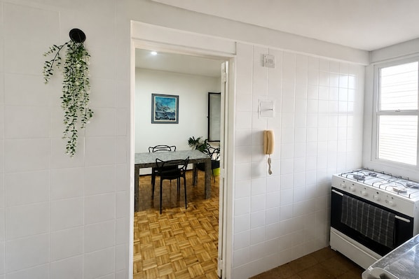 Dining - Departamento amplio con cocina (AAH)