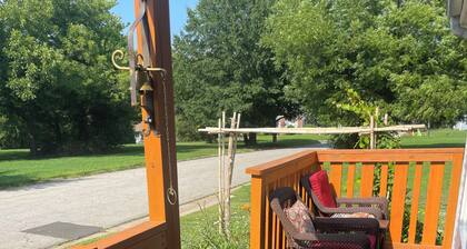 Cozy 2-bedroom house in delightful Roxboro with AC