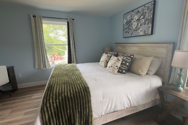 3 bedrooms, desk, iron/ironing board, WiFi