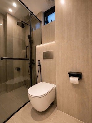 Deluxe Double Room, City View | Bathroom - LUMI HOTEL BEN THANH (sai gon ward)