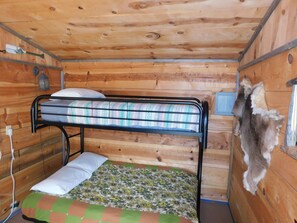 WiFi, bed sheets - Ten at the Ridge - cabin with AC minutes from Sturgis, SD (Sturgis)