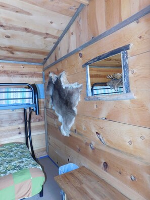 WiFi, bed sheets - Ten at the Ridge - cabin with AC minutes from Sturgis, SD (Sturgis)