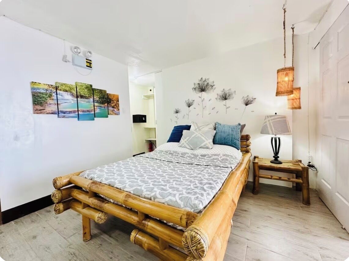 2 bedrooms, iron/ironing board, WiFi