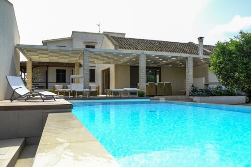 Villa in Sicily With Pool Near Erice & Trapani