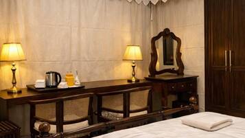 Travel crib, WiFi, bed sheets
