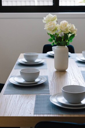 Dining - Modern 4BR Retreat Near Brisbane CBD (Eight Mile Plains)