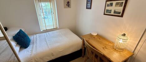2 bedrooms, iron/ironing board, WiFi (free), bed sheets