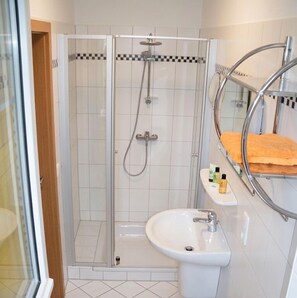Bathroom - Vrbo Property (Borkum)