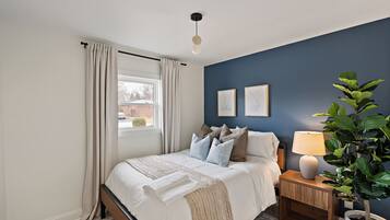 3 bedrooms, iron/ironing board, WiFi, bed sheets