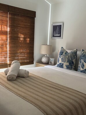 WiFi, bed sheets - Peaceful 2-bedroom house with AC in Redondo Beach steps from the sand . (Redondo Beach)