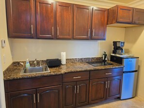 Private kitchen - Cozy 1-bedroom studio with AC in tranquil Los Angeles (Los Angeles)