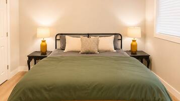 3 bedrooms, desk, iron/ironing board, WiFi (free)
