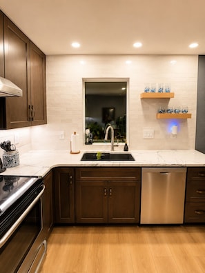 Coffee/tea maker, fridge, microwave, oven