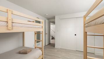 3 bedrooms, desk, iron/ironing board, travel cot