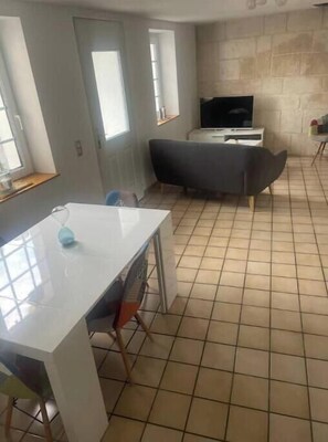 Living area - Spacious House in the Heart of Béarn for 7 People (Ogeu-les-Bains)