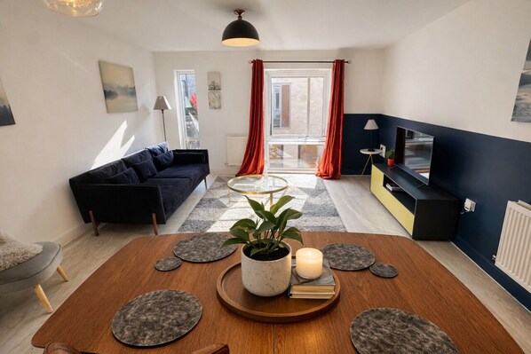 Living area - Olea Tree House| Free Parking |Addenbrooke's (Cambridge)
