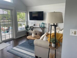 Unclassified image, 4 of 8, button - Fall Getaway Cozy Lakefront Cottage (Newton)