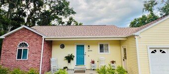Welcoming 3-bedroom home with great views and kayaking close to The Villages, FL