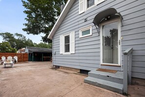 Exterior detail - Campus to Cookout-Your Perfect Notre Dame Stay! (South Bend)