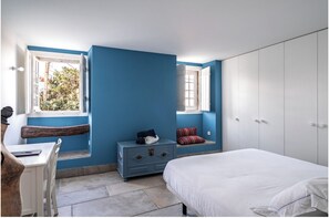 Ferros/tábuas de passar roupa, Wi-Fi, roupa de cama