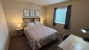 4 bedrooms, desk, WiFi (free), bed sheets