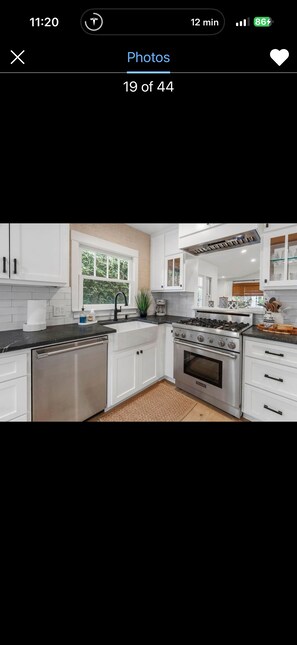 Private kitchen - Marvelous 2-bedroom house with AC in Redondo Beach (Redondo Beach)