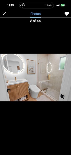 Bathroom - Marvelous 2-bedroom house with AC in Redondo Beach (Redondo Beach)
