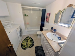 Hårtørrer, håndklæder, Sæbe, Toiletpapir