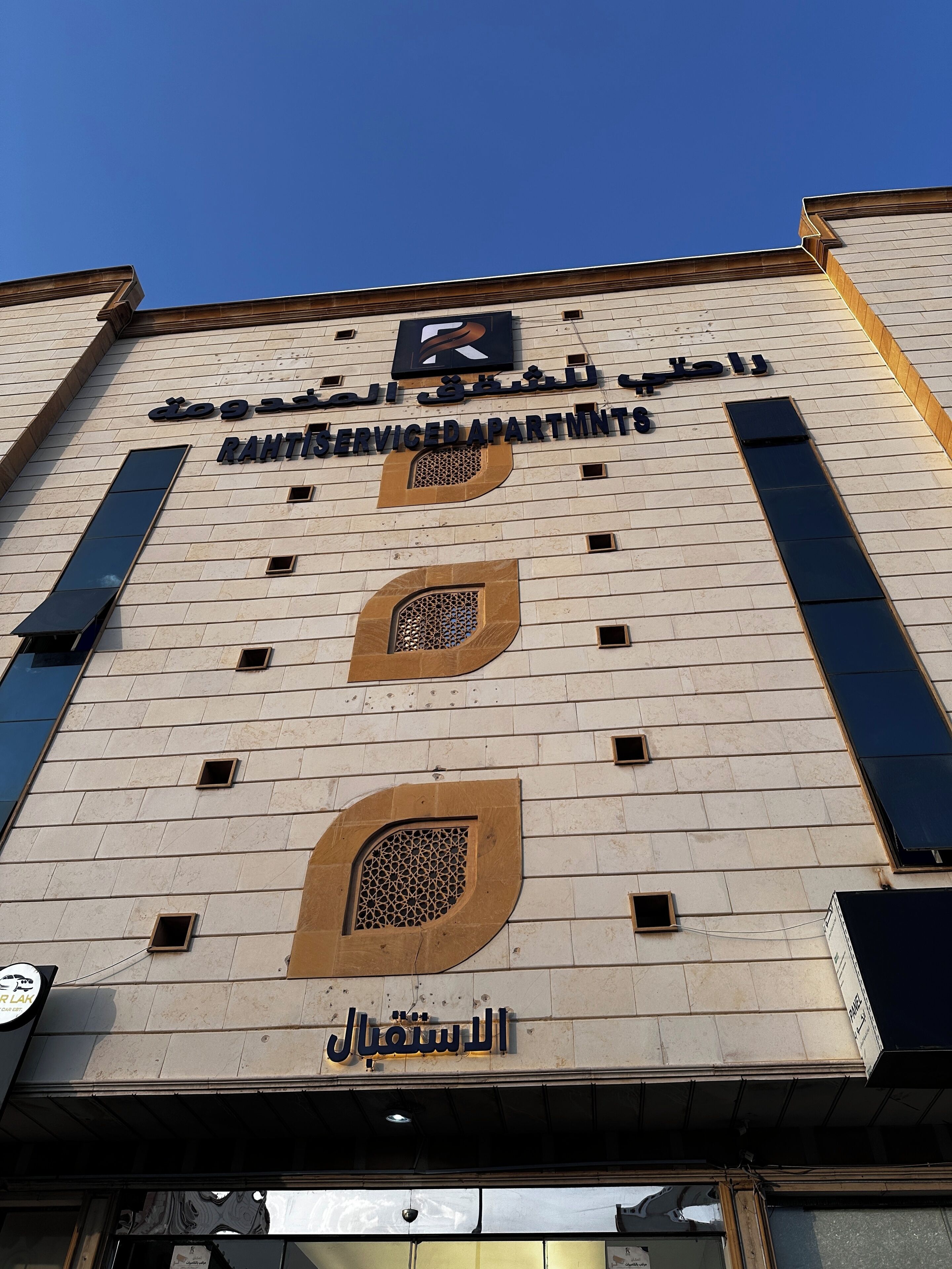 المنشأة من الخارج