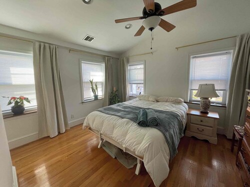 Charming 1 bed condo w/ parking, near Art Museum