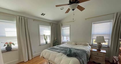 Charming 1 bed condo w/ parking, near Art Museum