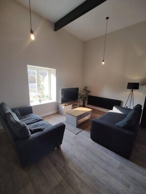 Living area - Modern 2 bed house Near Town Centre (Norfolk)