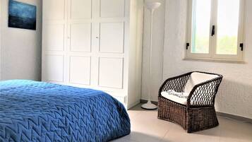 Iron/ironing board, travel cot