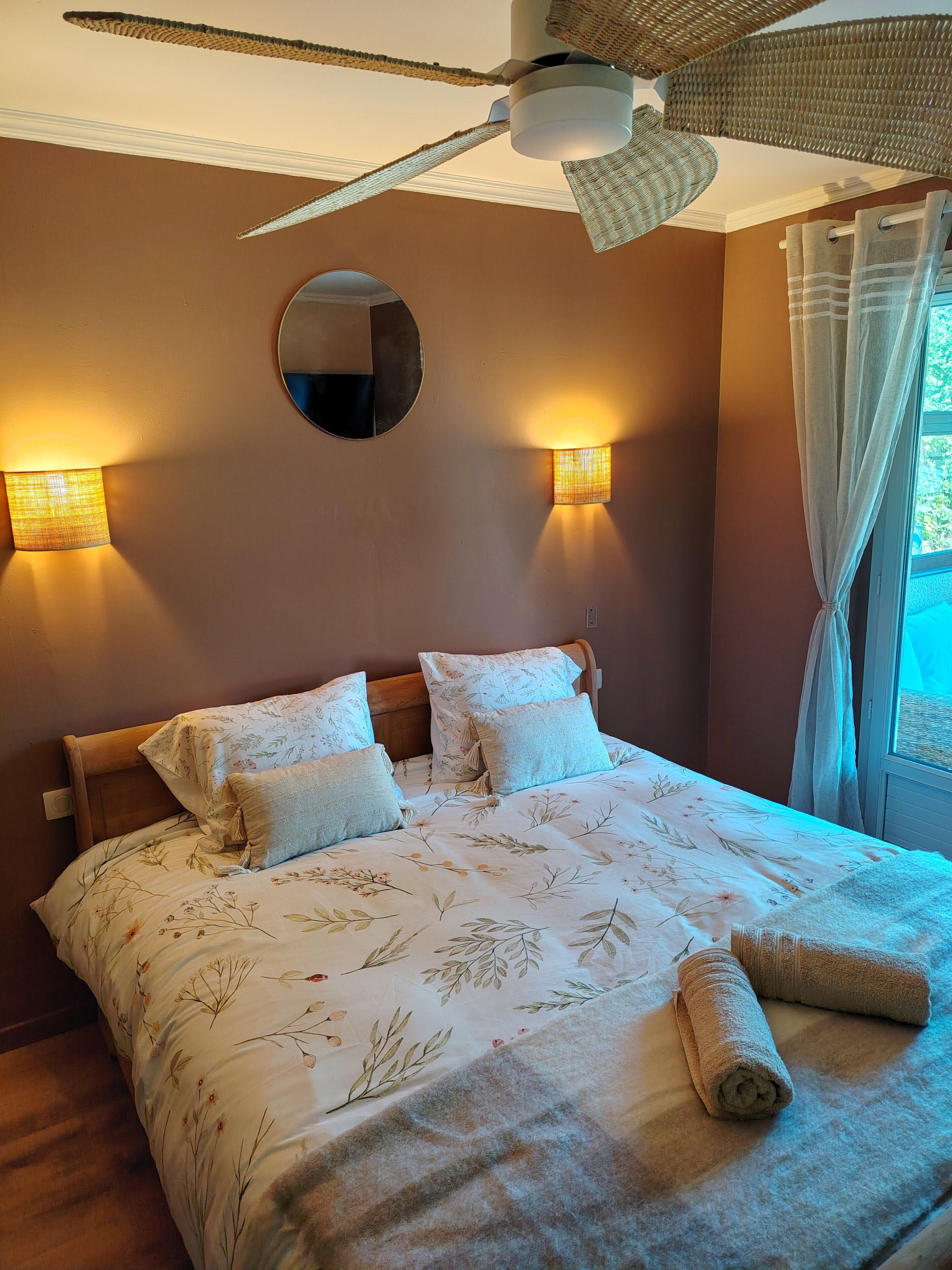 4 chambres, fer et planche à repasser, Wi-Fi, draps fournis