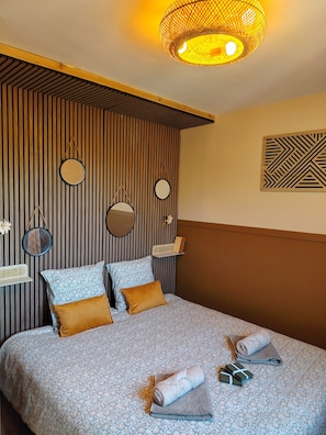 4 chambres, fer et planche à repasser, Wi-Fi, draps fournis