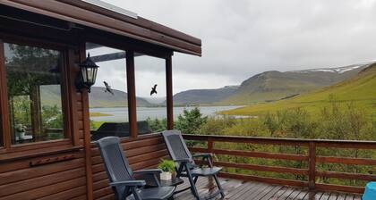 Lakeside Cottage w/ Hot Tub Near Reykjavik – Spectacular Views & Guest House